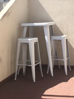 White metal indoor outdoor bar table and bar stools