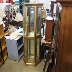 Traditional Gold Leaf Hexagonal Curio Cabinet w/ Glass Sides & Built-In Lighting – Elegant Display Case