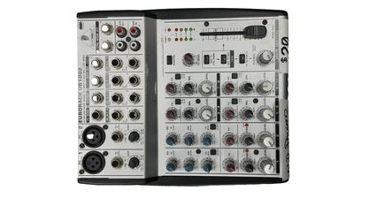 Behringer Ub1002 Silver Digital Mixer