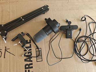 Streaming fifine microphone and 1080p webcam