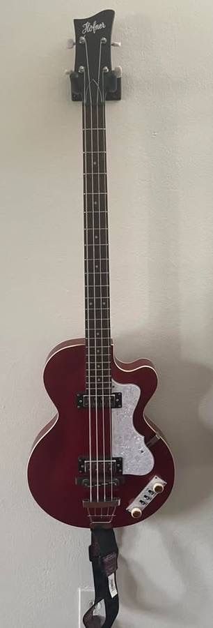 Hofner Ignition Series Short-Scale Club Bass Guitar Metallic Red - $450 (fort lauderdale)