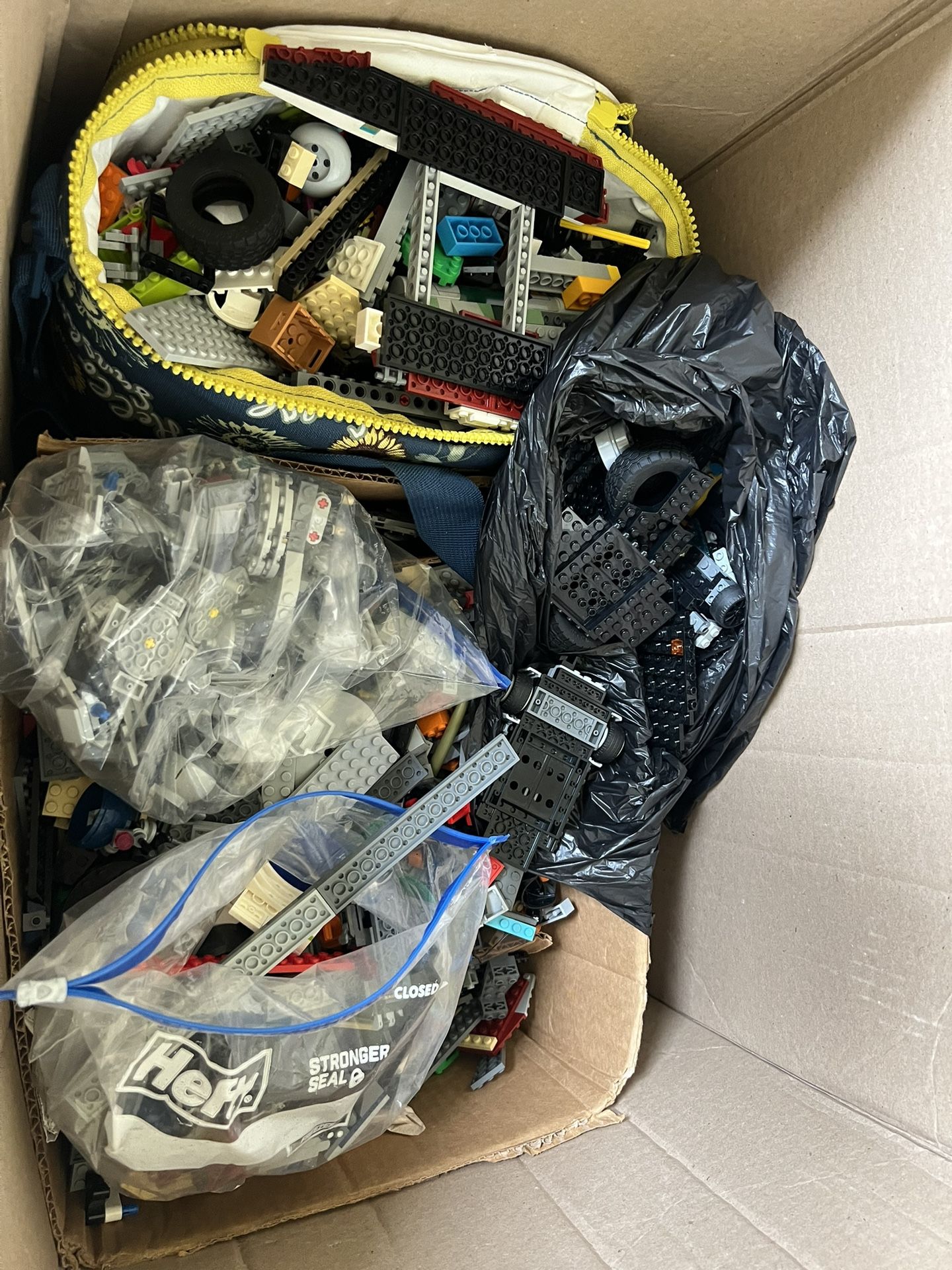 Various Legos Some Spaceships Maybe Star Wars? Wheeled Pieces And More 20+ Lbs