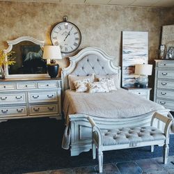 Realyn Chipped White King,Queen,Twin, Full Bedroom Set 