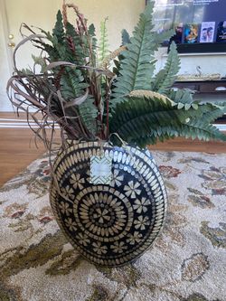 Vase ONLY (Without Artificial Leaves )