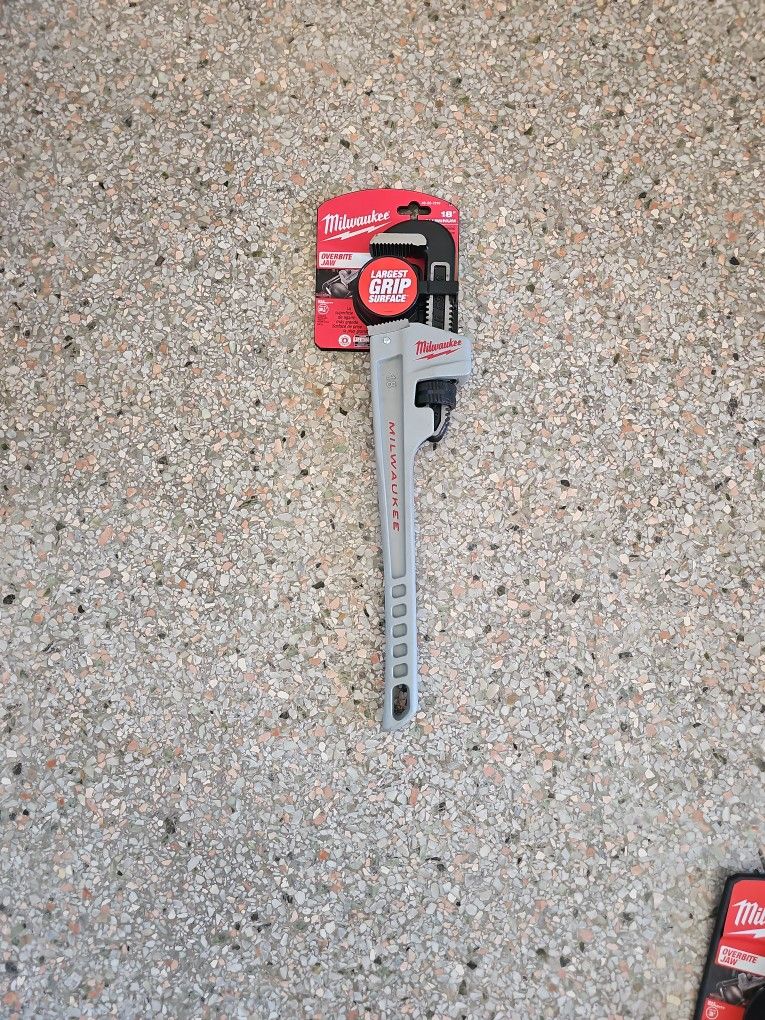 Milwaukee 18in Aluminum Pipe Wrench 