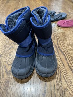 Kid Snow Boots Size 2