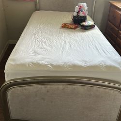 Twin Bed 
