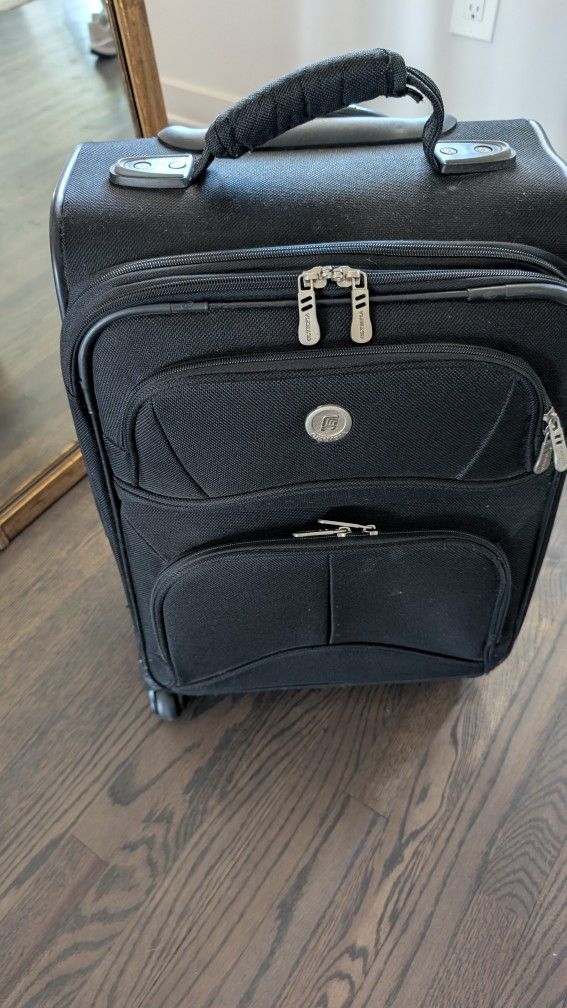 Delsey Carry On Expandable Spinner Rolling Suitcase Luggage Travel Bag, Great Condition, Comfort Handle