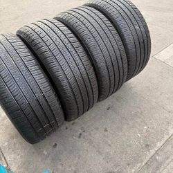 275-45R20 Vendo Un Juego De Llantas Marca Pirelli Excelente Condición 