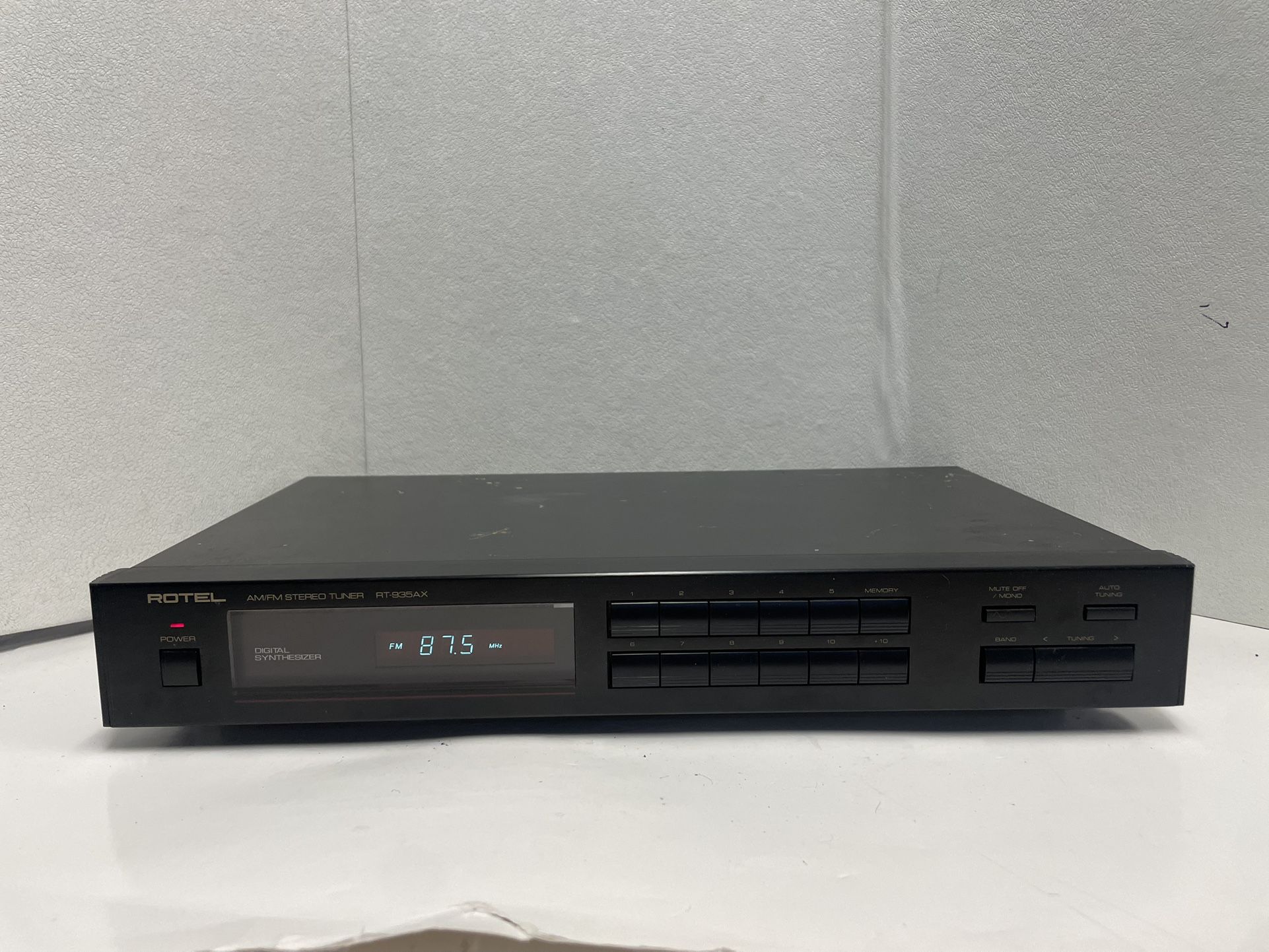 Vintage Rotel RT-935AX AM/FM Stereo Tuner Digital Synthesizer- Tested
