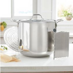 Juego de olla y divisor clásico de 40 cuartos.   Classic 40-Qt. Stockpot and Divider Set