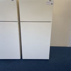 Bisque Hotpoint Top Freezer Refrigerator