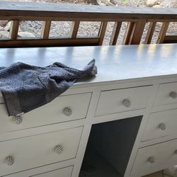 Cali chic Dresser And Hope Chest