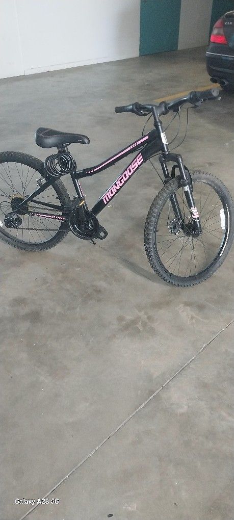 Girl Mangoose 21 Speed Like New Bike