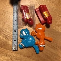2 Vintage Garfield Pencil Toppers, And 2  Oscar Mayer Whistles, Cereal Toy 1987 Kejllogg's