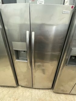 ❄️ Frigidaire Side-by-Side Refrigerator – Refurbished! 🧊