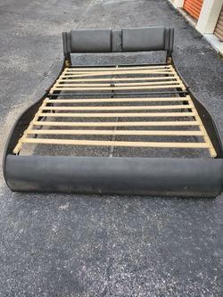 Bed frame full size 100 cash