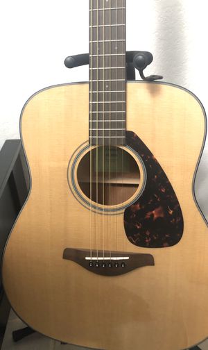 Photo Brand new Yamaha acoustic guitar