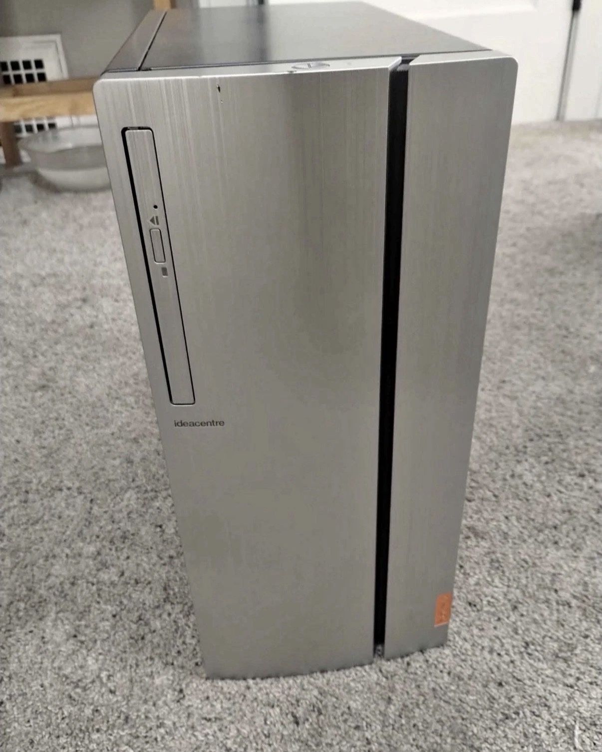 Lenovo Desktop Ryzen 5 1400 3.2ghz 1TB HD 8GB RAM AMD R7 200 GPU Window 10