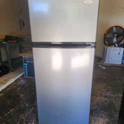 REFRIGERATOR  ( FREE LOCAL DELIVERY )