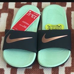 Kids New Nike Slides/sandals 13 