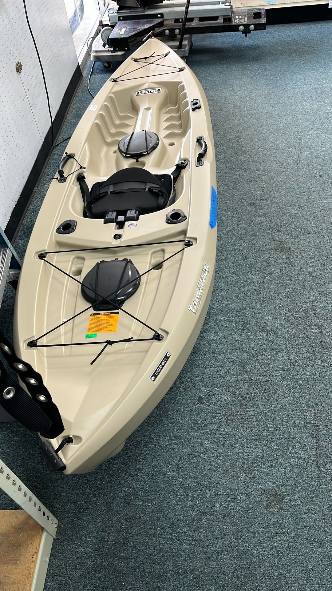 Lifetime Tamarack 10FT Kayak With Rowing Pads for Sale in Houston, TX ...