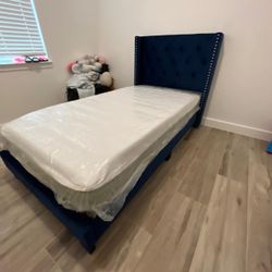 BLUE TWIN BED W/ MATTRESS 12” MEMORY FOAM