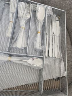 40 PC Stainless Steel Flatware Set With A Tray