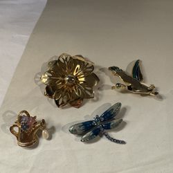 Mixed Lot of 4 pin/brooch dragonfly,watering can(Avon),duck,gold tone flower
