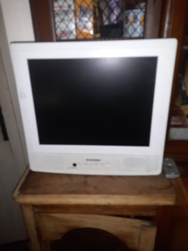 Sylvania 15" LCD Color Tv Flat Panel