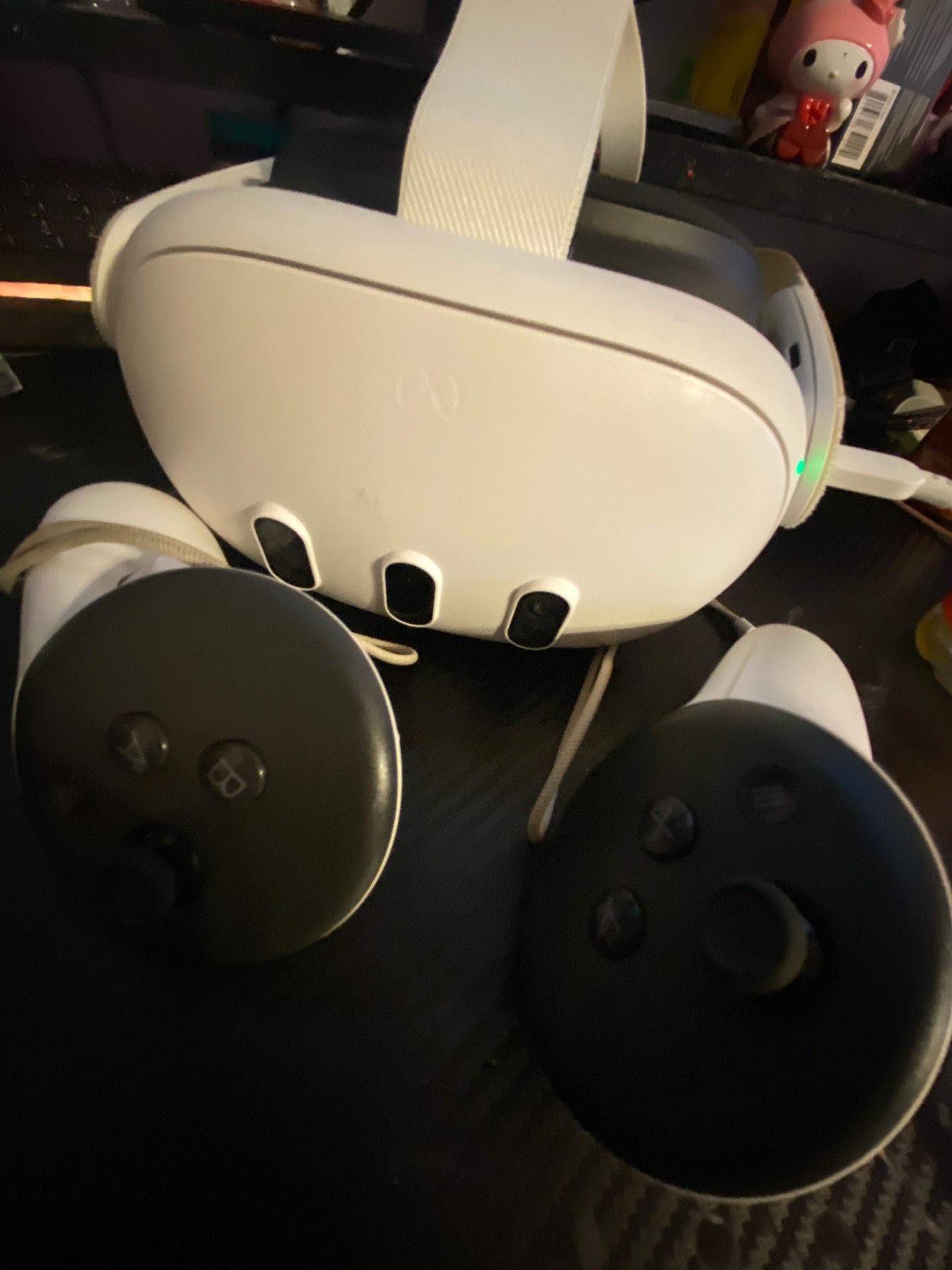 Quest 3/ charger that allows you to play without headset dying