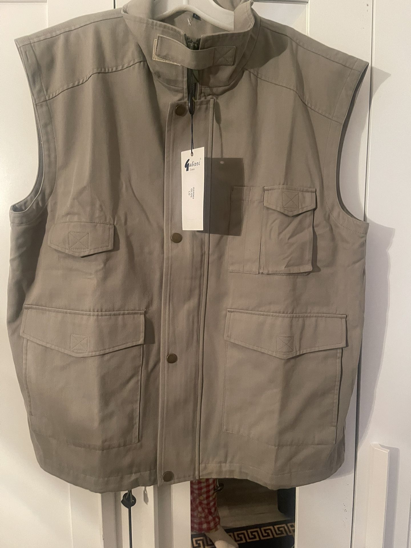 Men’s Vest Size :L Newer Used