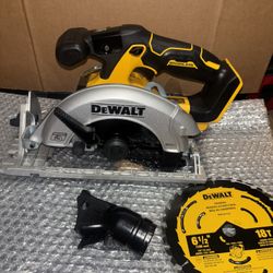 DEWALT 20V MAX Cordless Brushless 6-1/2 in. Sidewinder Style Circular Saw (Tool Only)