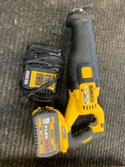 Dewalt dcs389 FlexVolt 20v Sawzall with Battery and charger