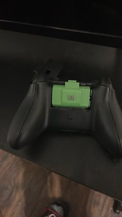 Xbox controller with rechargeable batteries
