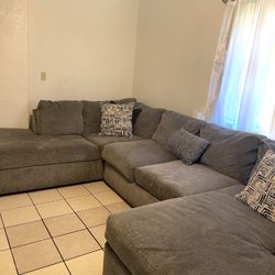 GREY COUCHES/ SALA GRIS