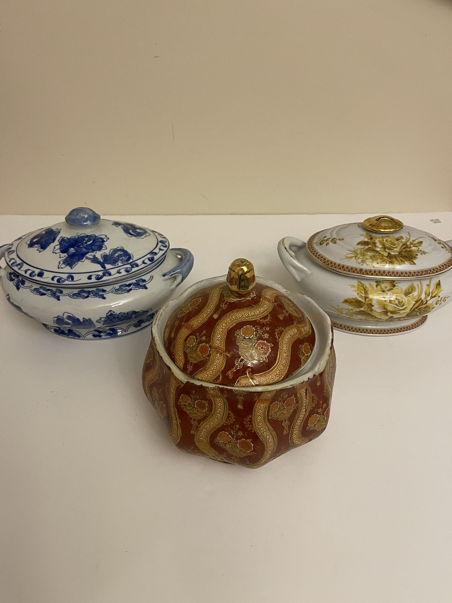 Casseroles Covered Serving Dishes Kitchen Lot Of (3)