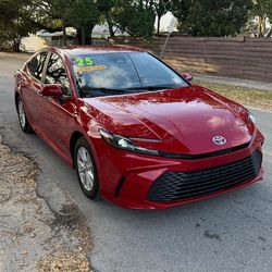 2025 Toyota Camry hybrid 20k miles clean title 1 owner $25000 we Finacw with $500 $400 monthly payment