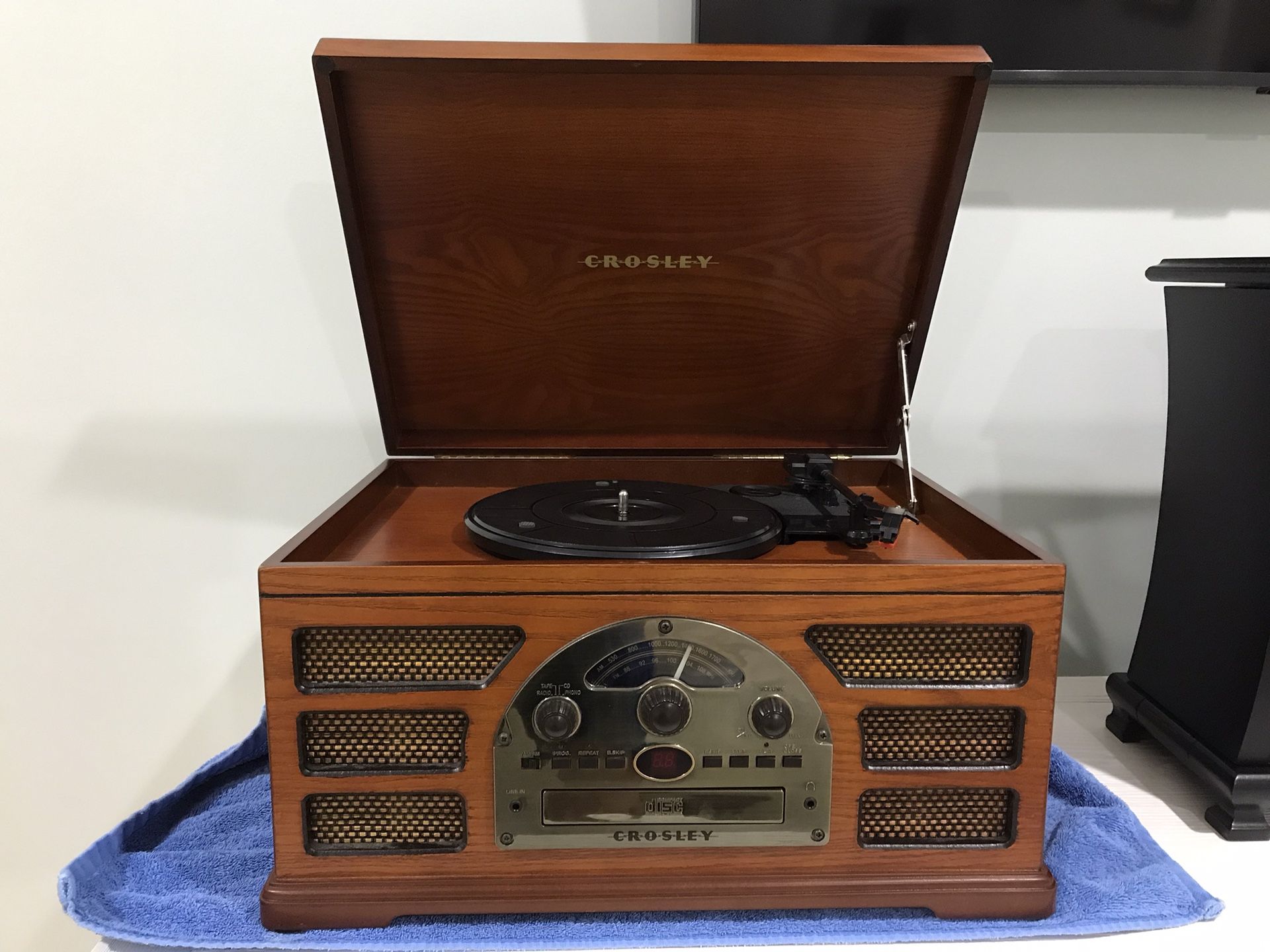 Crosley Radio/Cassette/Disc/Record player