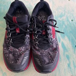 Tennis Brooks Size 9.5  For Man Cash Only 77023