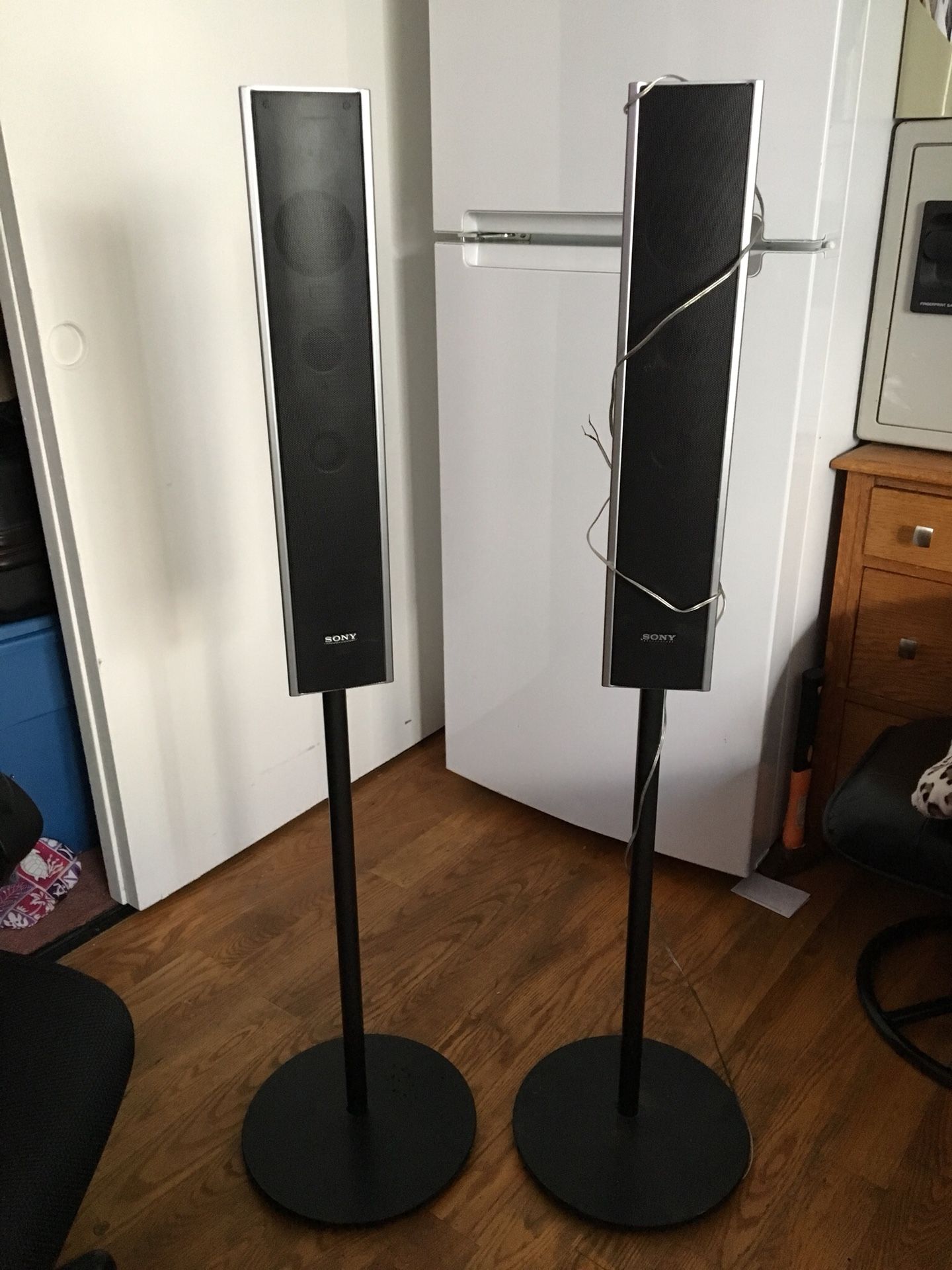 Black small speaker. Part of a home theater. Sound good next to. Home subwoofer. ( small speaker only for sale nothing more )