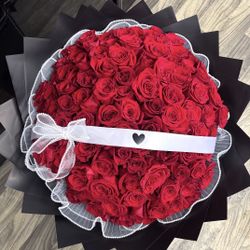 Roses And Natural Flowers 