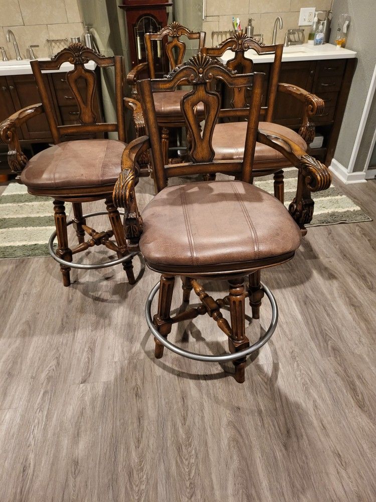 4 Nothshore Chairs 1,000