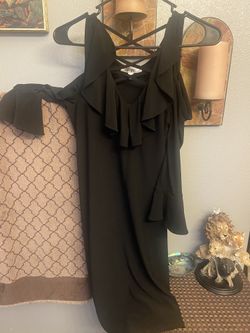 ✨✨✨Black Cold Shoulder Dress