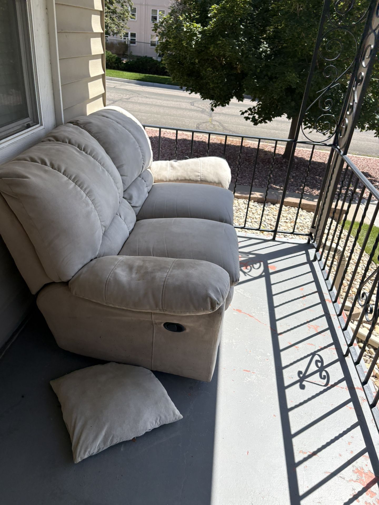 2 Seater Couch, White/beige