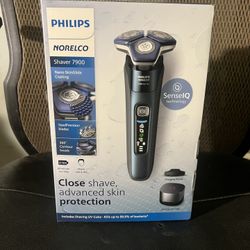 Philips Norelco Shaver 7900 Electric Shaver BRAND NEW FACTORY SEALED 