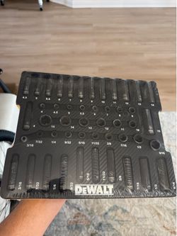 DEWALT DWMT45444 48pc 1/4in dr metric/SAE impact sockets