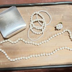 Pearl Bracelet with & chain  Fake!