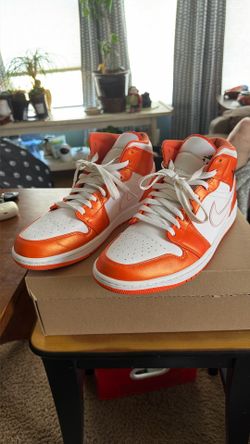 10.5 Jordan 1 Mid Electro Orange