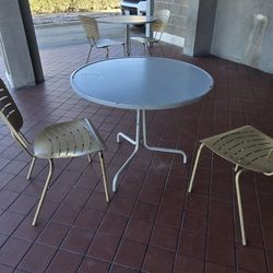 Tables With Chairs 